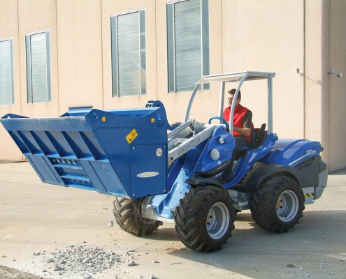 MultiOne Mini loader GT950 with crushing bucket