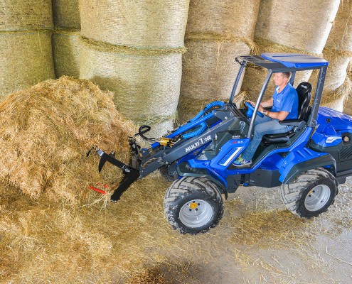 MultiOne mini loader 9 series with manure fork copia